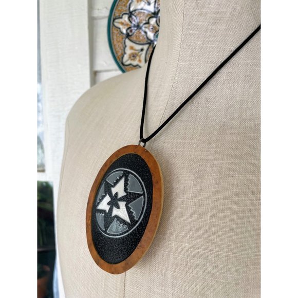 Large Wood Resin Southwestern Pendant Signed R. Jhio Bohd - Picture 11 of 11